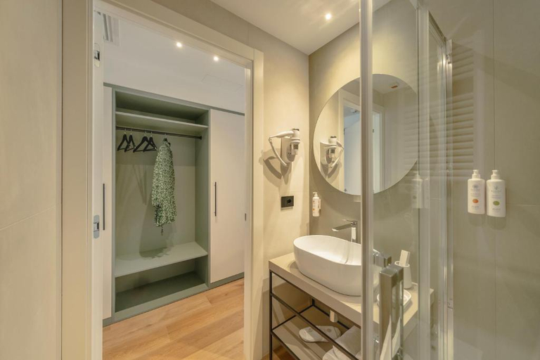 Bathroom 3, Biscardi Hotel Bari, Bari