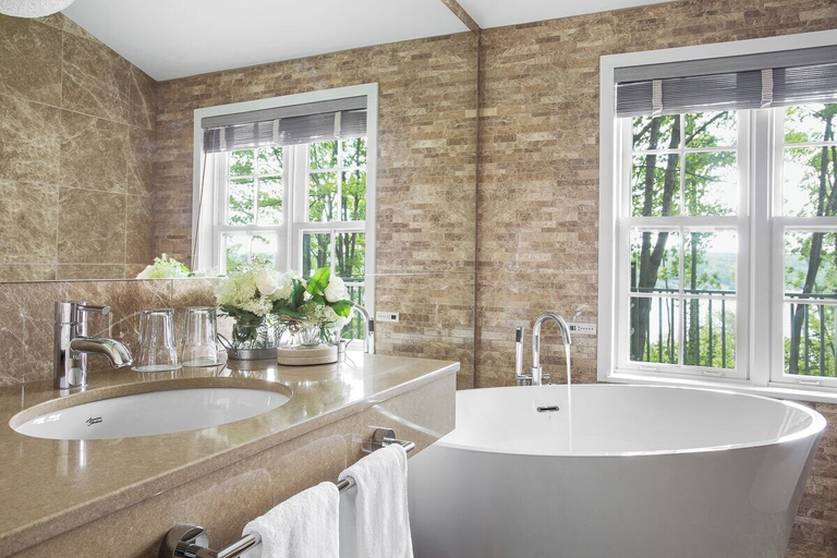 Bathroom 5, Manoir Hovey, Memphrémagog