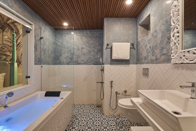 Bathroom 4, Larios Beach Holidays, North Goa