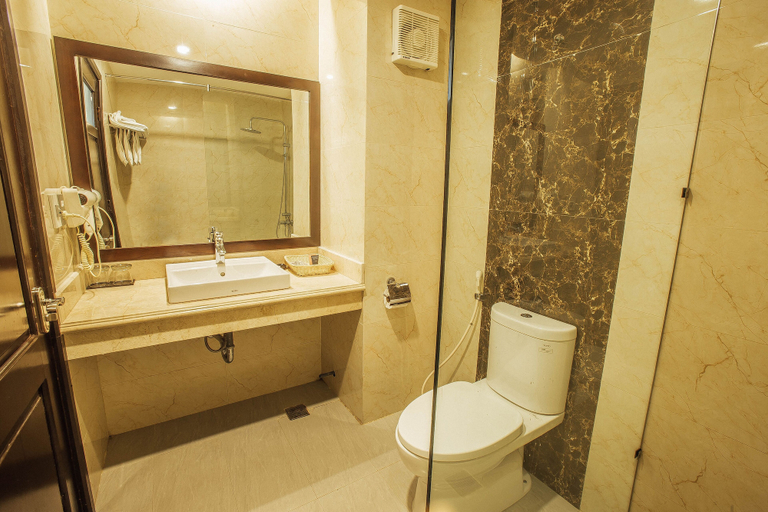 Bathroom 11