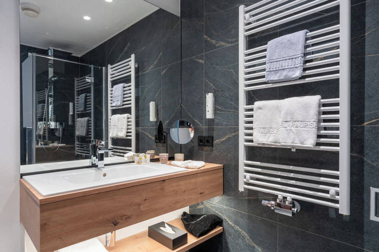 Bathroom 5, Rauriserhof, Zell am See