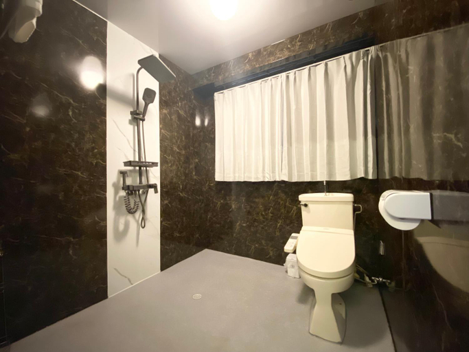 Bathroom 23