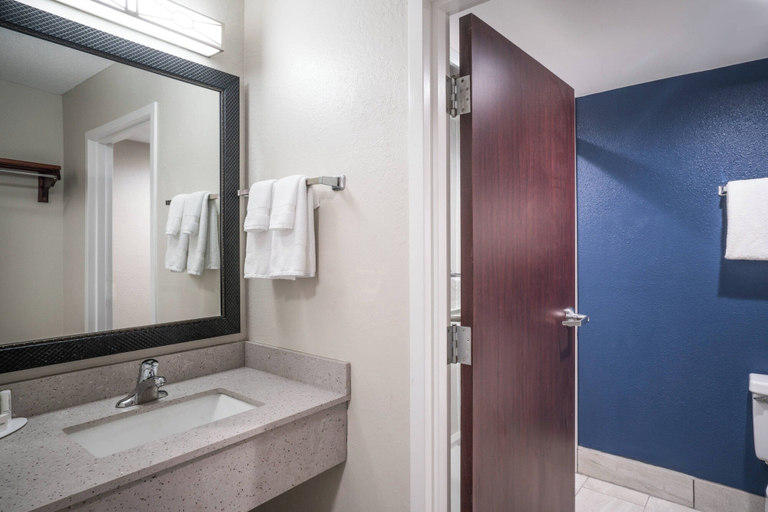 Bathroom 4, Fairfield Inn & Suites Memphis I-240 & Perkins, Shelby