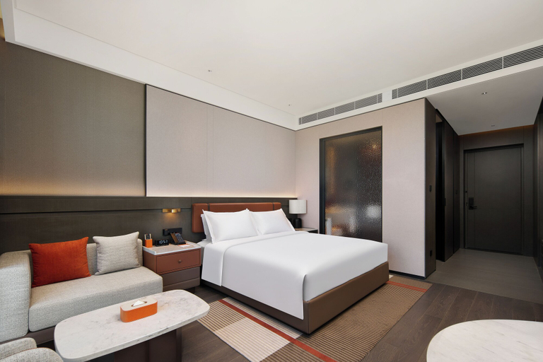 Bedroom 3, Doubletree By Hilton Kaifeng, Kaifeng