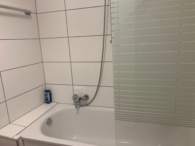 Bathroom 5, China Restaurant Hotel Lotus, Ansbach