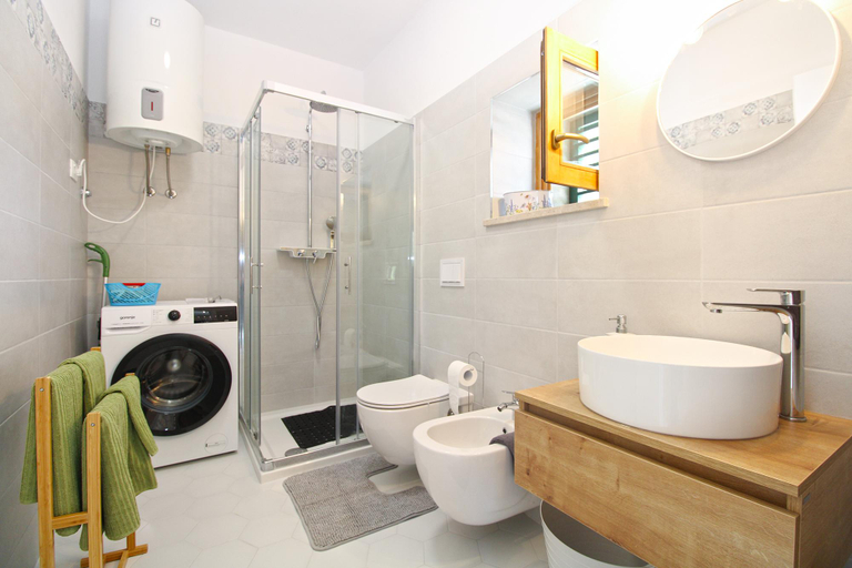 Bathroom, Apartment 2323, Žminj