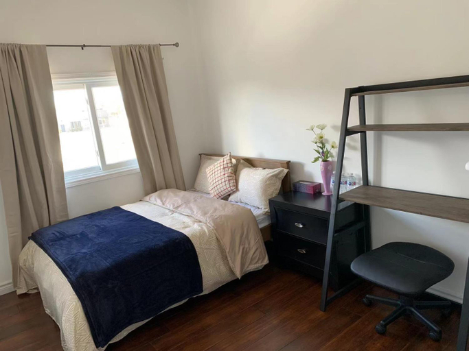Quiet cozy room, Waterloo