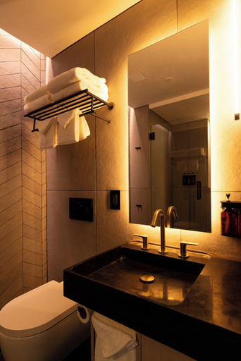 Bathroom 5, Cascada, Multnomah