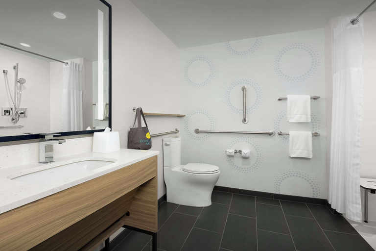 Bathroom 4, Tru By Hilton Columbus East Broad, Franklin