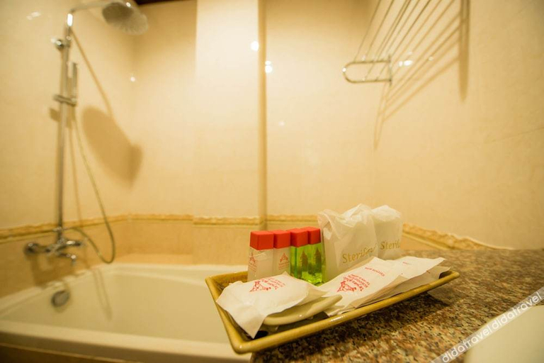 Bathroom 4, Soubandith Hotel, Pakxe