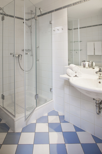 Bathroom 3, ハピマグ リゾート ブダペスト, Budapesti