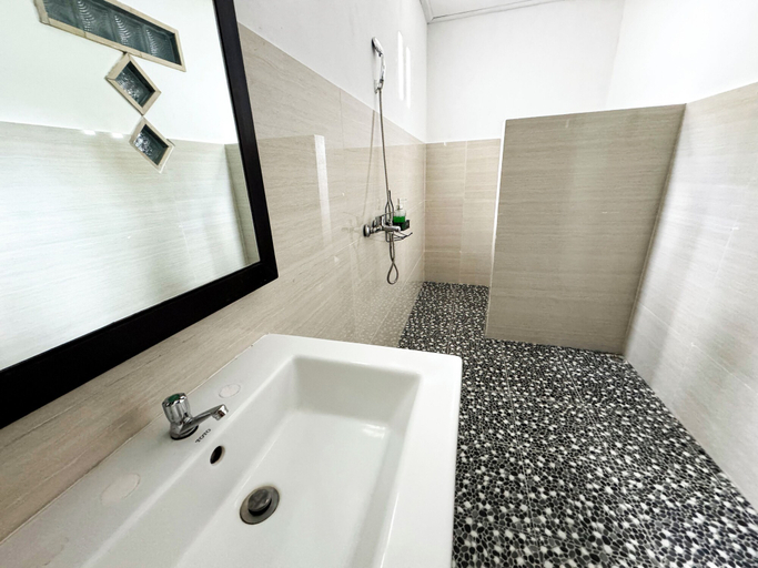 Bathroom 5, Seva Hotel, Karangasem