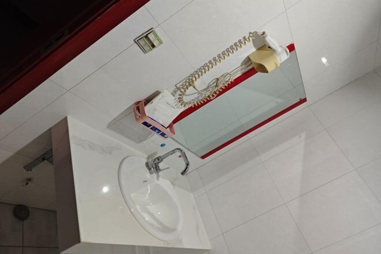 Bathroom, Fangshan Yashu Hotel, Luliang