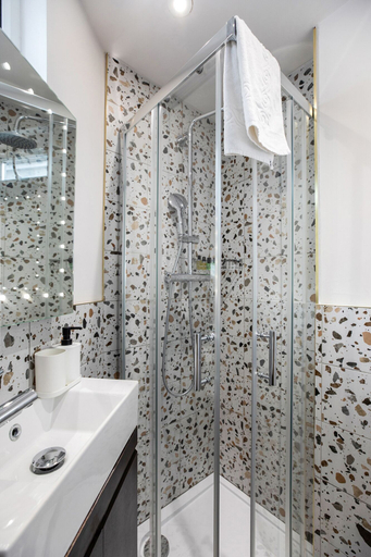 Bathroom 3, The Finsbury Park Hotel, London