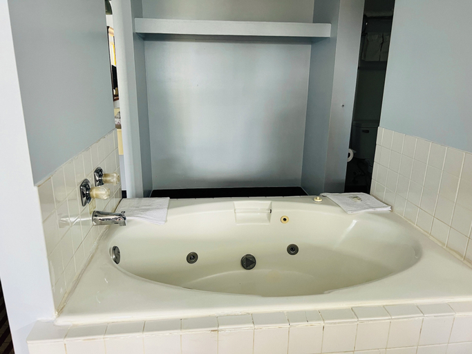 Bathroom 4, Value Stay, Clark