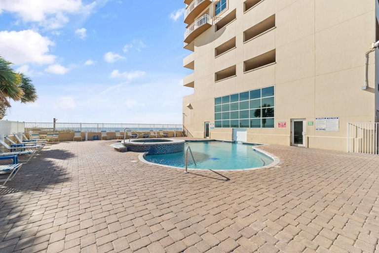 Sport & Beauty 5, Crystal Shores West 902, Baldwin