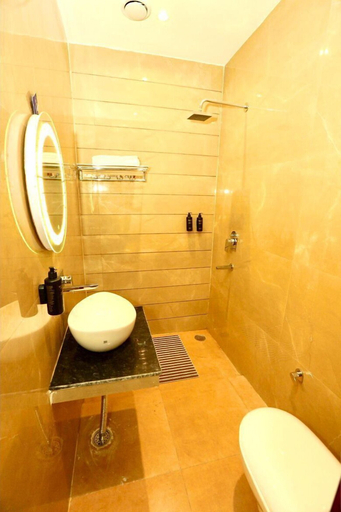 Bathroom 4, Om B & B, Amritsar