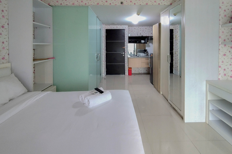 Comfy and Warm Studio at The Square Surabaya Apartment By Travelio, Surabaya