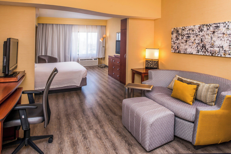 Bedroom 3, Courtyard Marriott Victorville, San Bernardino