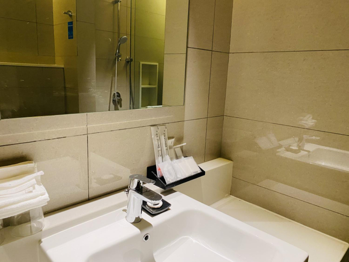 Bathroom 18