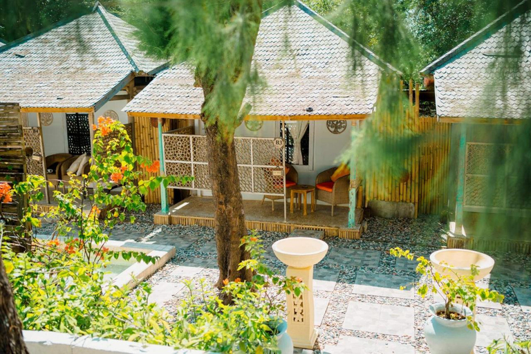 Bungalow Cafe Gili Beachfront, Lombok