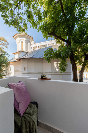 Others 3, Delightful University Square 1BR, Balcony Church Views, Municipiul Bucuresti
