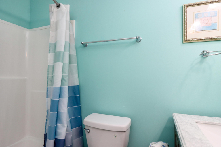 Bathroom 4, Castaway, Gulf