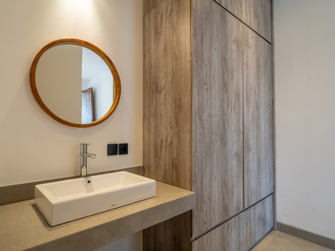 Bathroom 27