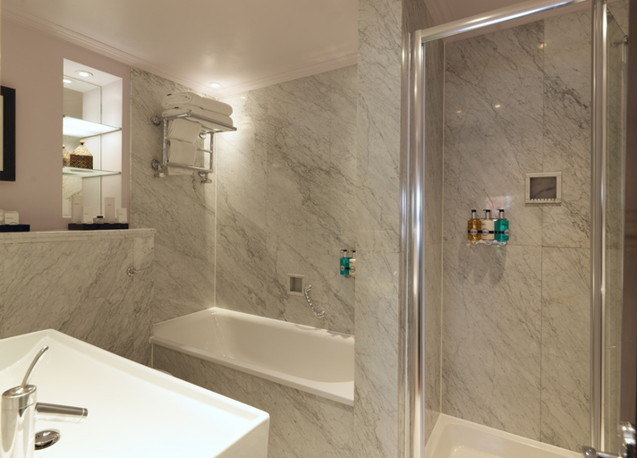 Bathroom 4, Radisson Blu Edwardian Kenilworth Hotel London, London