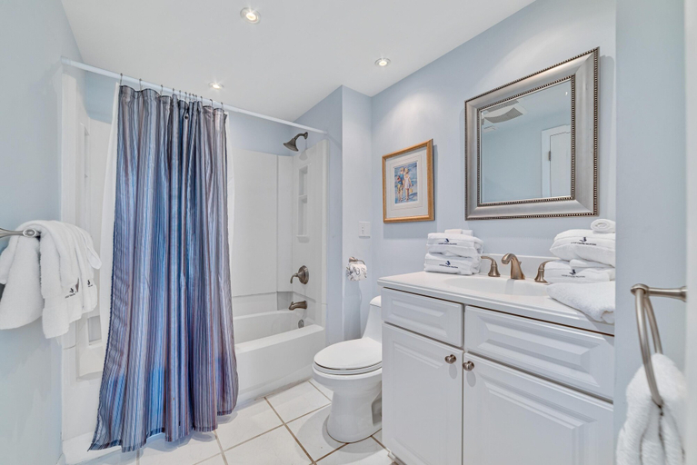 Bathroom 3, Shipwatch D601, Escambia