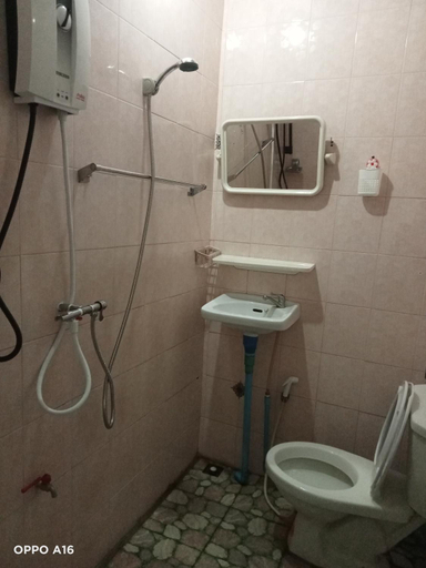 Shower 3, NP guesthouse, Muang Trat