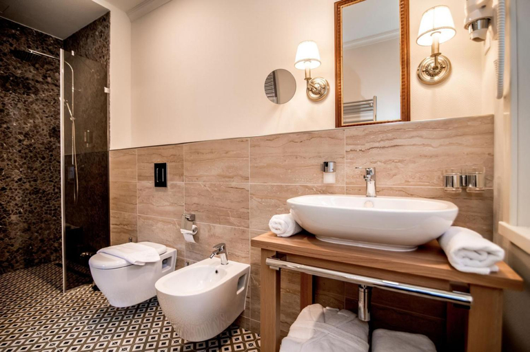 Bathroom 4, Ujhuta Kastelyszallo, Sárospatak