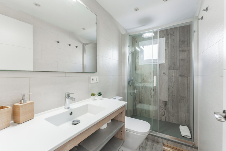 Bathroom 2, Feel Welcome Barcelona Smart Flat, Barcelona