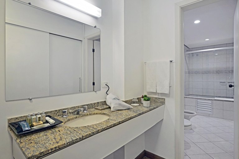 Bathroom 4, Hotel Deville Curitiba, Curitiba