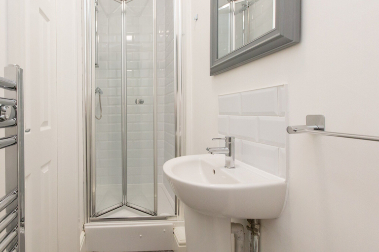 Bathroom 2, Townhouse @ 58 Brooklyn St - Crewe, Cheshire East