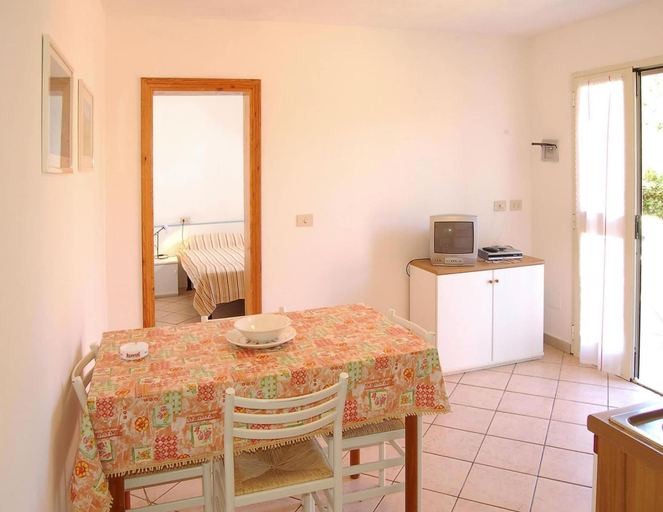 Dining 2, Apartment in Capoliveri Near Sandy Beaches, Livorno