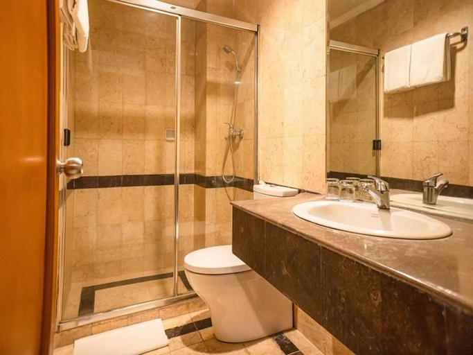 Bathroom 16