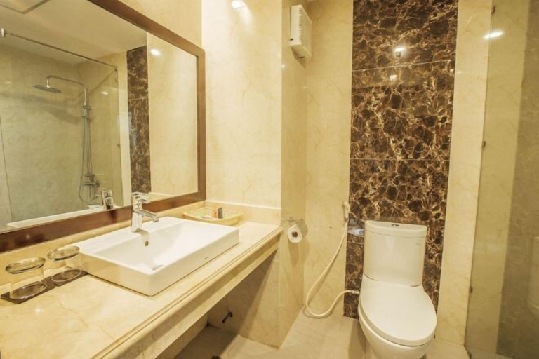 Bathroom 18