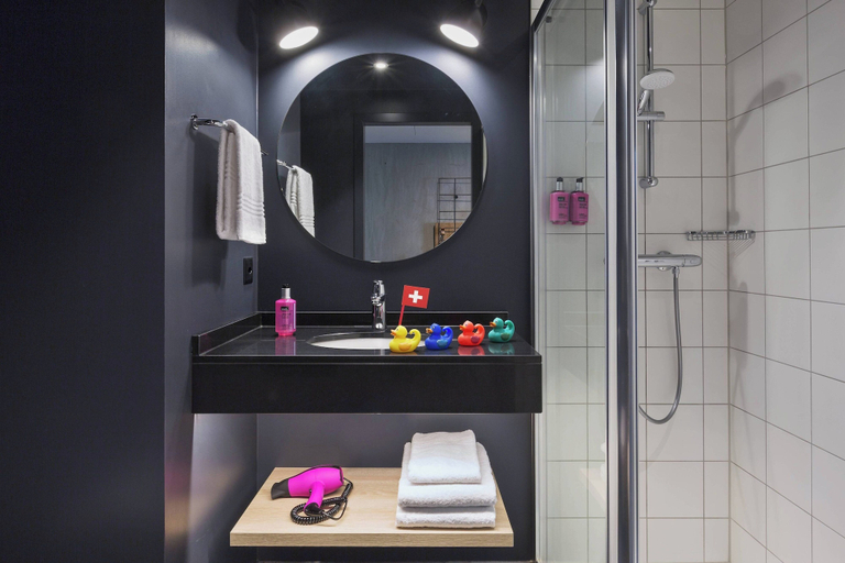 Bedroom 4, Moxy Lausanne City, Lausanne
