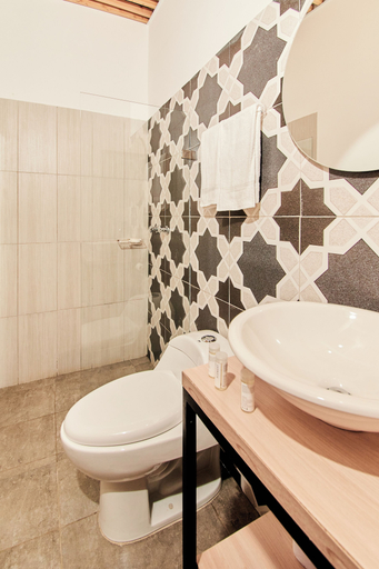 Bathroom 3, Lexum by Bernalo Hotels, Medellín