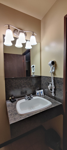 Bathroom 4, River Inn, Division No. 14