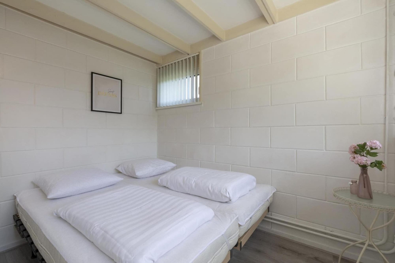 Room 4, Welcoming Bungalow With Garden, Zijpe