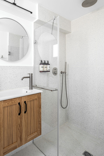 Bathroom 5, Mate Levinski - By HOMY
