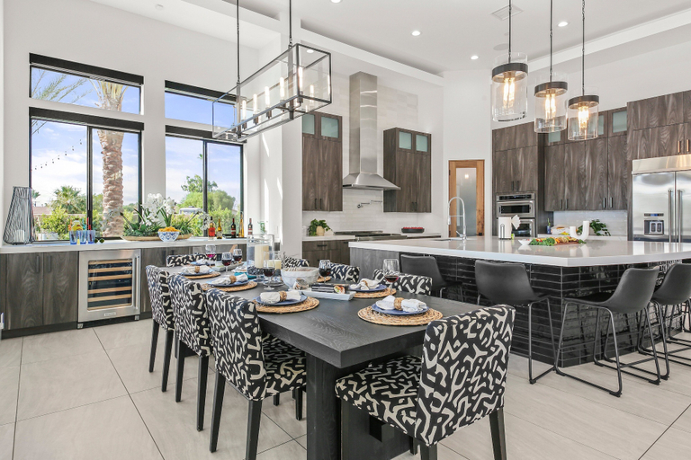 Food & Drinks 5, Palm Villa- Luxury 7 Bed, Pickleball, Volleyball, Golf, Riverside
