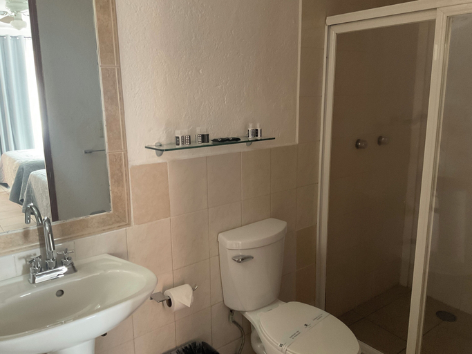 Bathroom 5, Hotel Camba, Del Centro