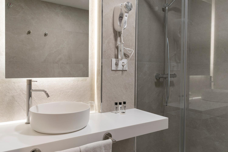 Bathroom 4, Hotel Santiago Apostol, A Coruña