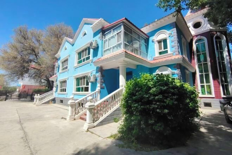 Exterior & Views