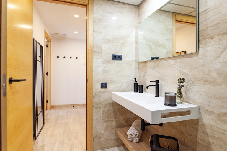 Bathroom 2, Cozy Apartment III - Les Corts, Barcelona