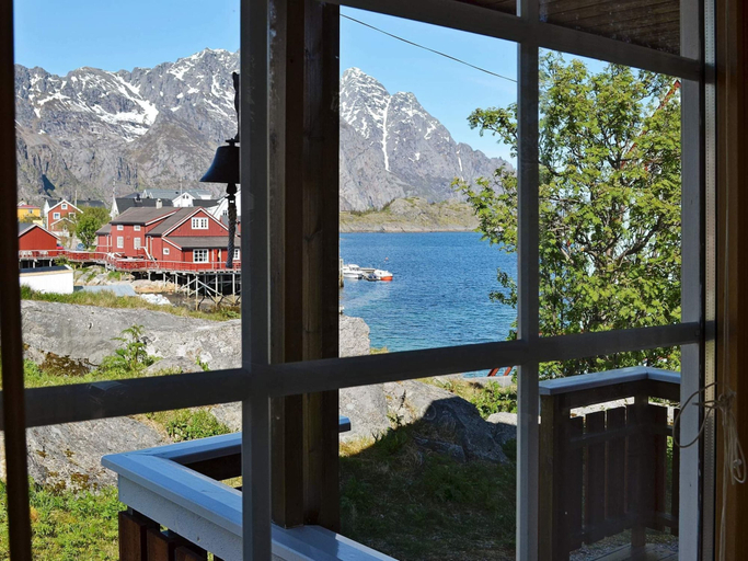 Others 5, 3 Person Holiday Home in Henningsvaer, Vågan