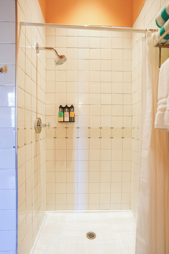 Bathroom 3, Hotel Klaus, Saint Landry